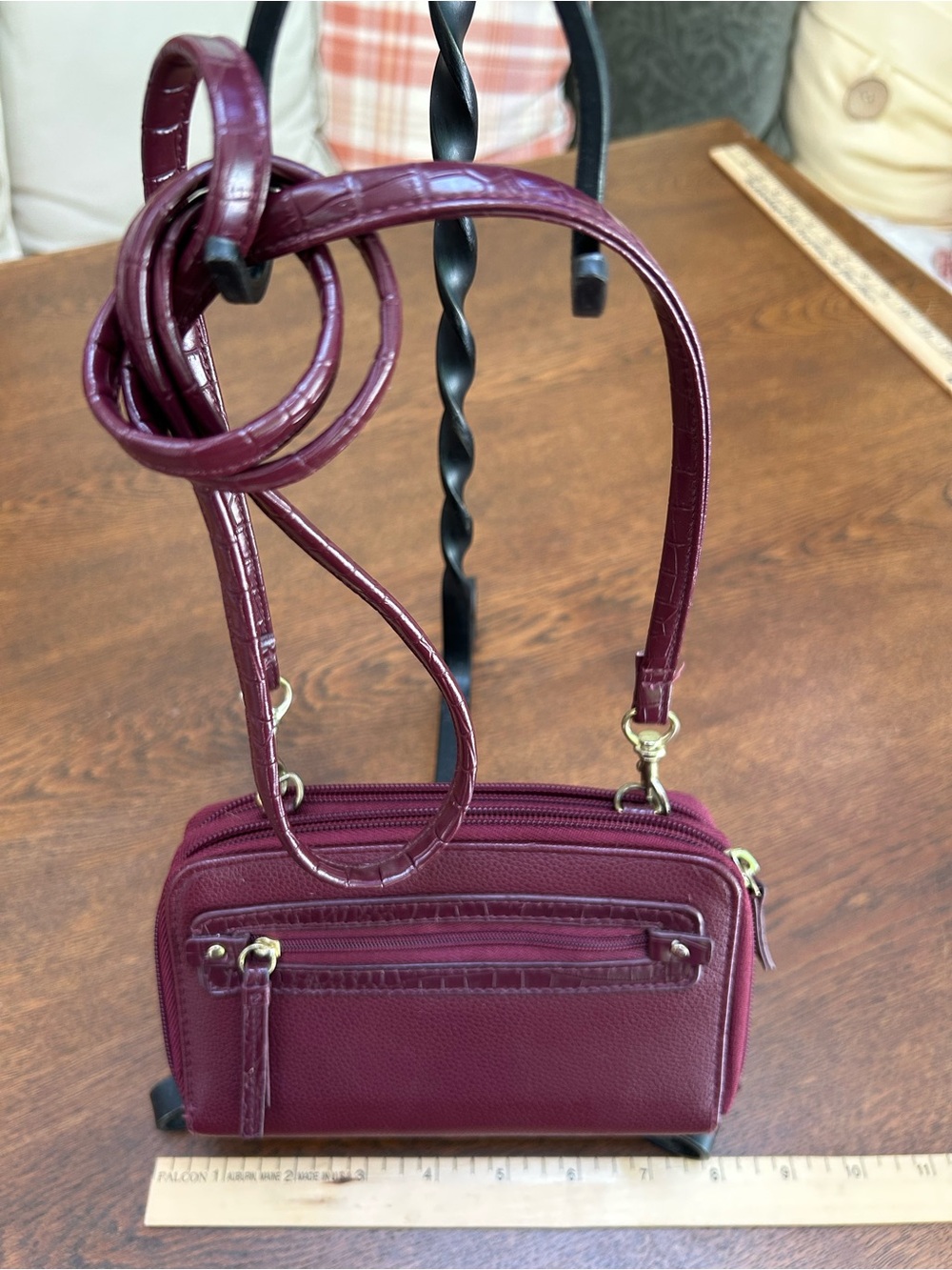 Women's Burgundy Crossbody Bag - Sleek Everyday Carry.Adjustable/removable strap
